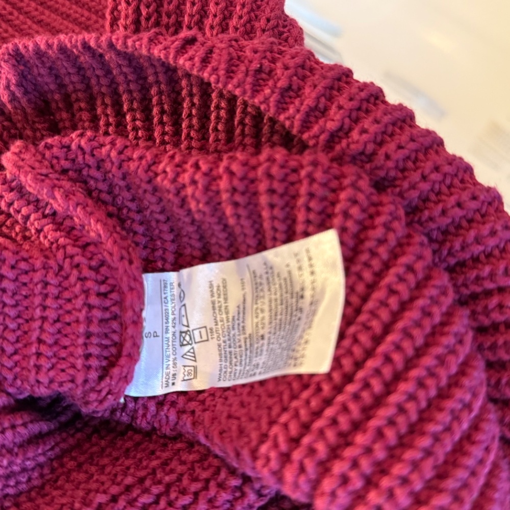 NWT BANANA REPUBLIC Textured Sweater Tank Top Women's Size Small Berry - Picture 11 of 11